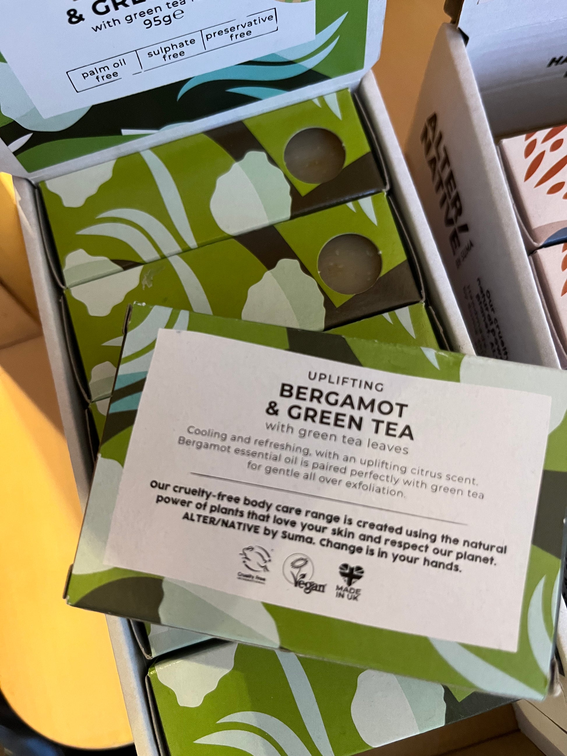 The back of Alter/Native’s soap bar Bergamot and Green Tea which reads;
UPLIFTING
BERGAMOT
& GREEN TEA
with green tea leaves
Cooling and refreshing, with an uplifting citrus scent Bergamot essential oil is paired perfectly with green tea for gentle all over exfoliation
our cruelty-free body care range is created using the natural power of plants that love your skin and respect our planet.
ALTER/NATIVE by Suma. Change is in your hands.